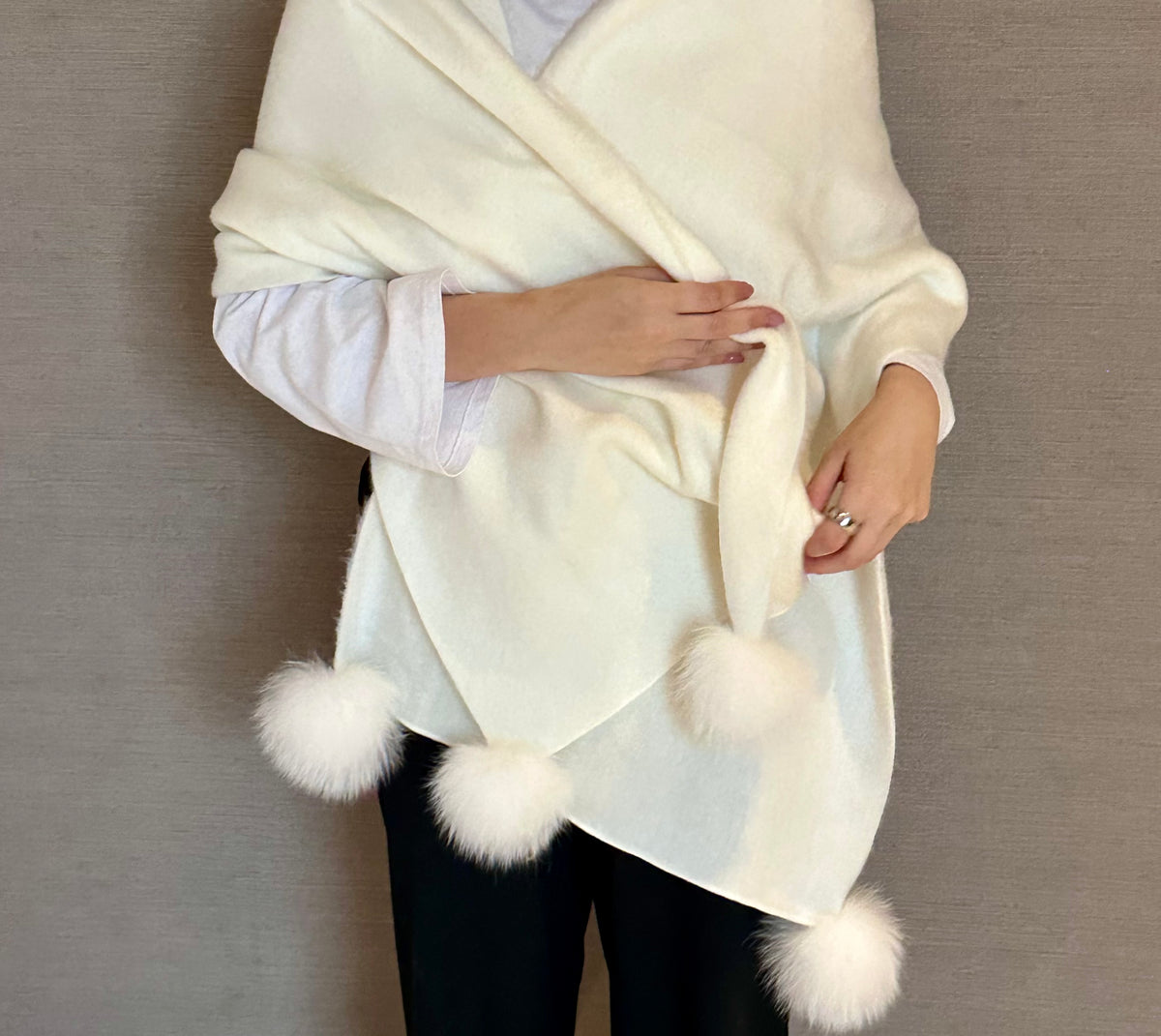 FOX POM POM WOOL SCARF IVORY