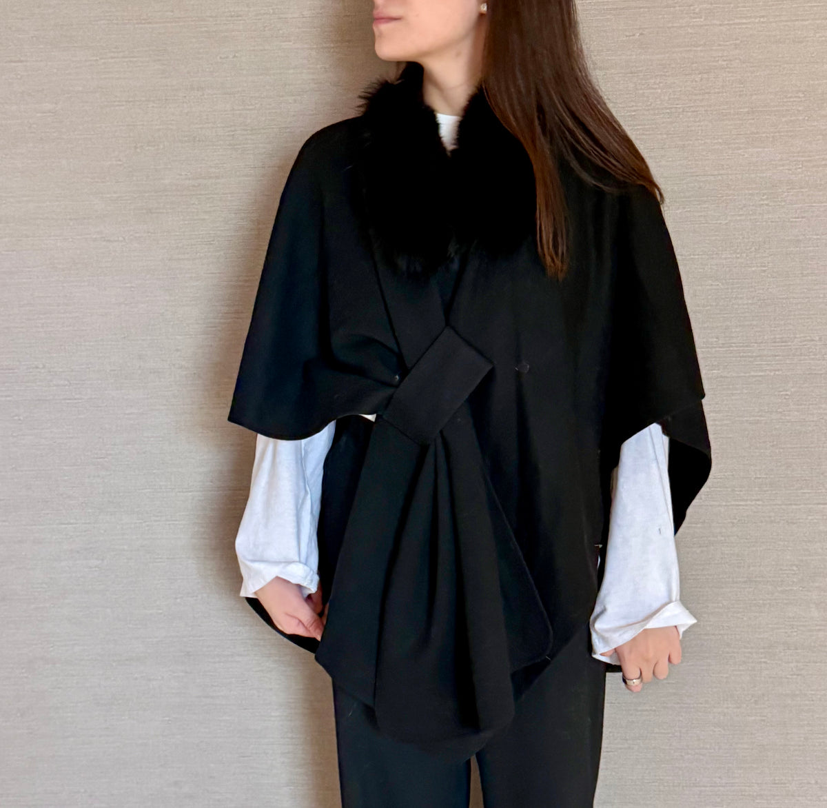 WOOL SHAWL FOX COLLAR BLACK